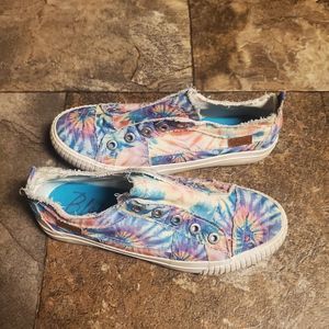 Blowfish Malibu Womens Rainbow Tie Dye Slip On Shoes Size 8.5